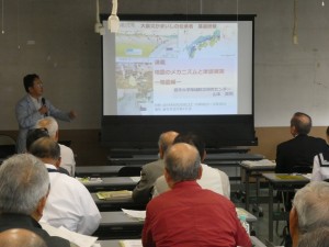 地震のメカニズムに関する講義の様子